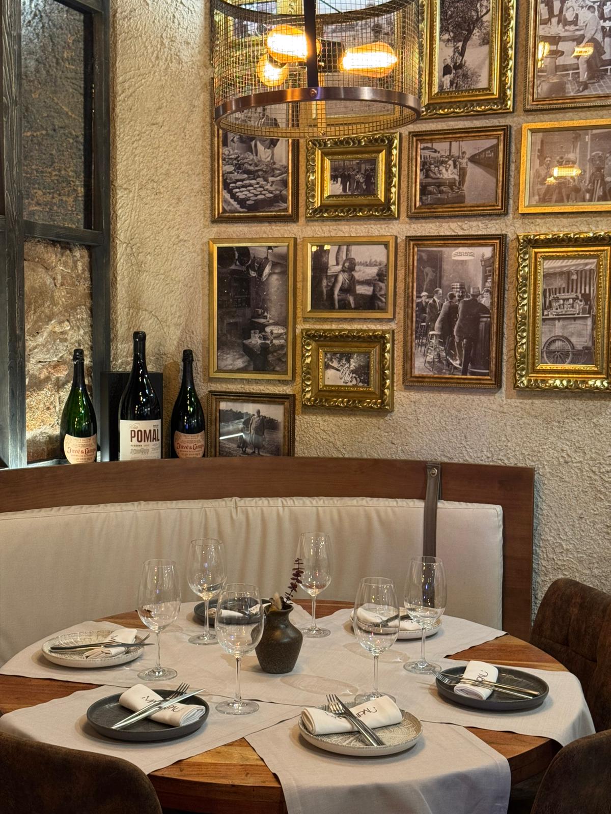 Área Pau Mesas redondas