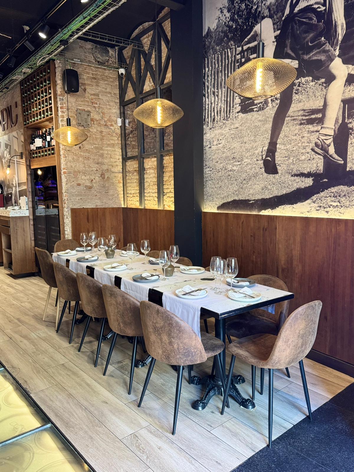 Mesa Marc de 12 personas max. Mesa Marc